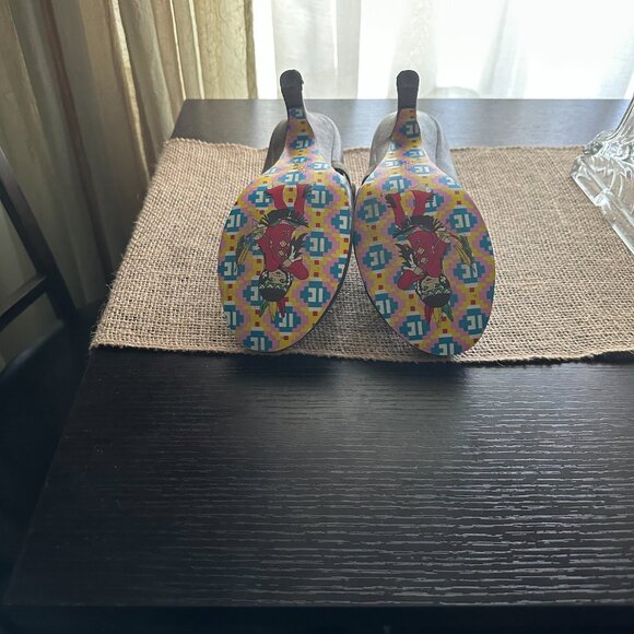 Shoes - Picture 2 of 4